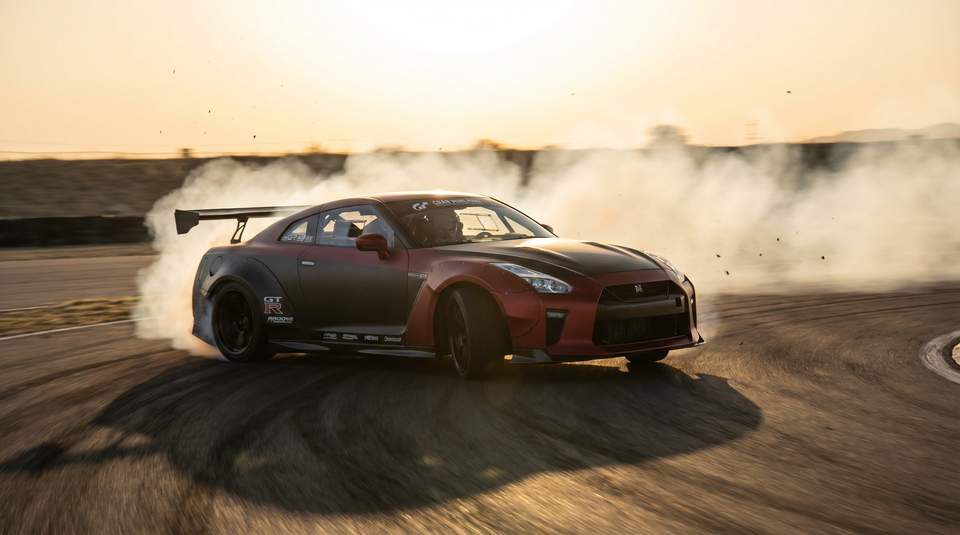 茄子视频视频：改装GTR赛道漂移